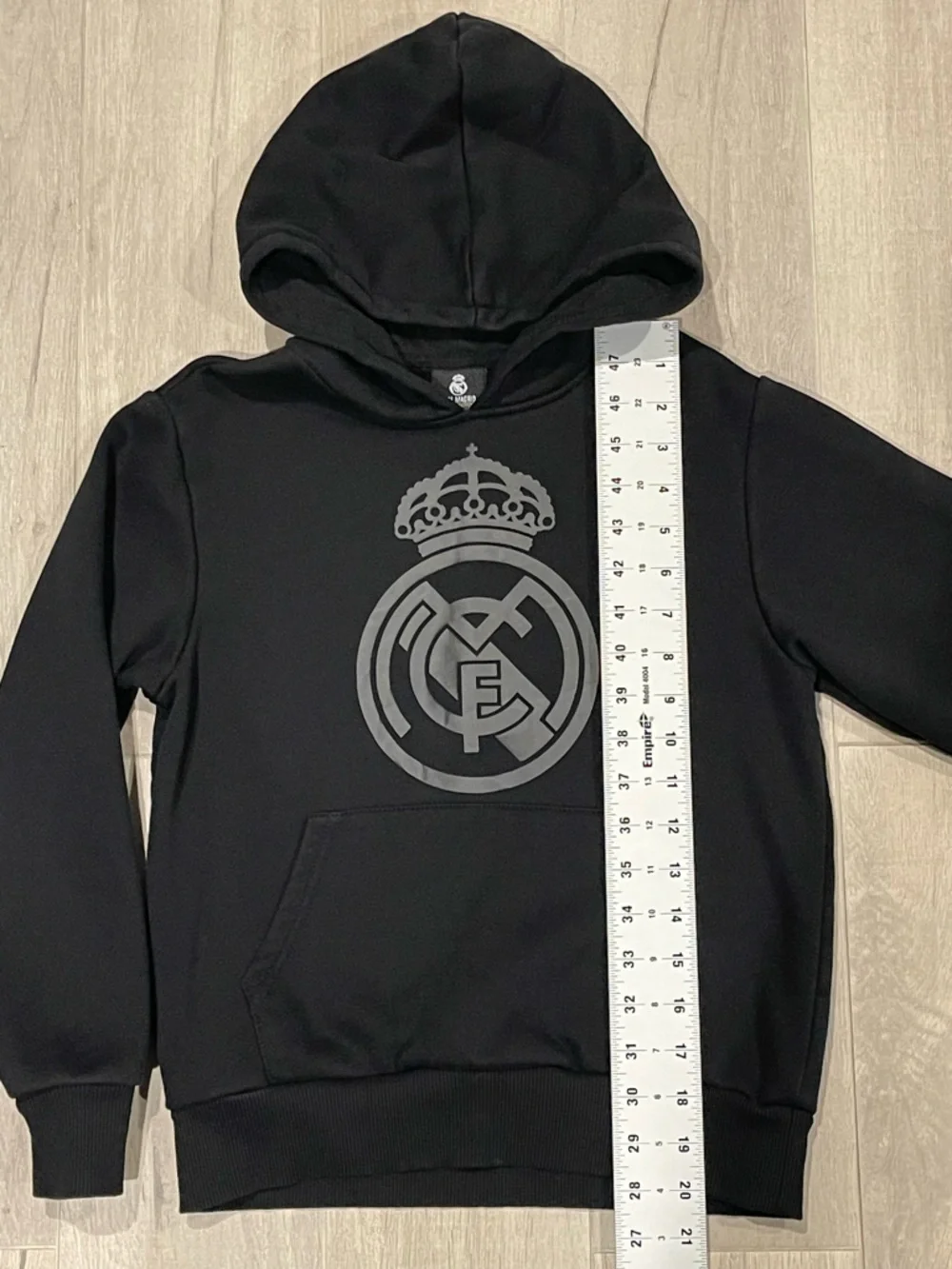 ⚽️🖤  Real Madrid Kids Black Hoodie Crest Logo Pullover Size 8–10Y Soccer